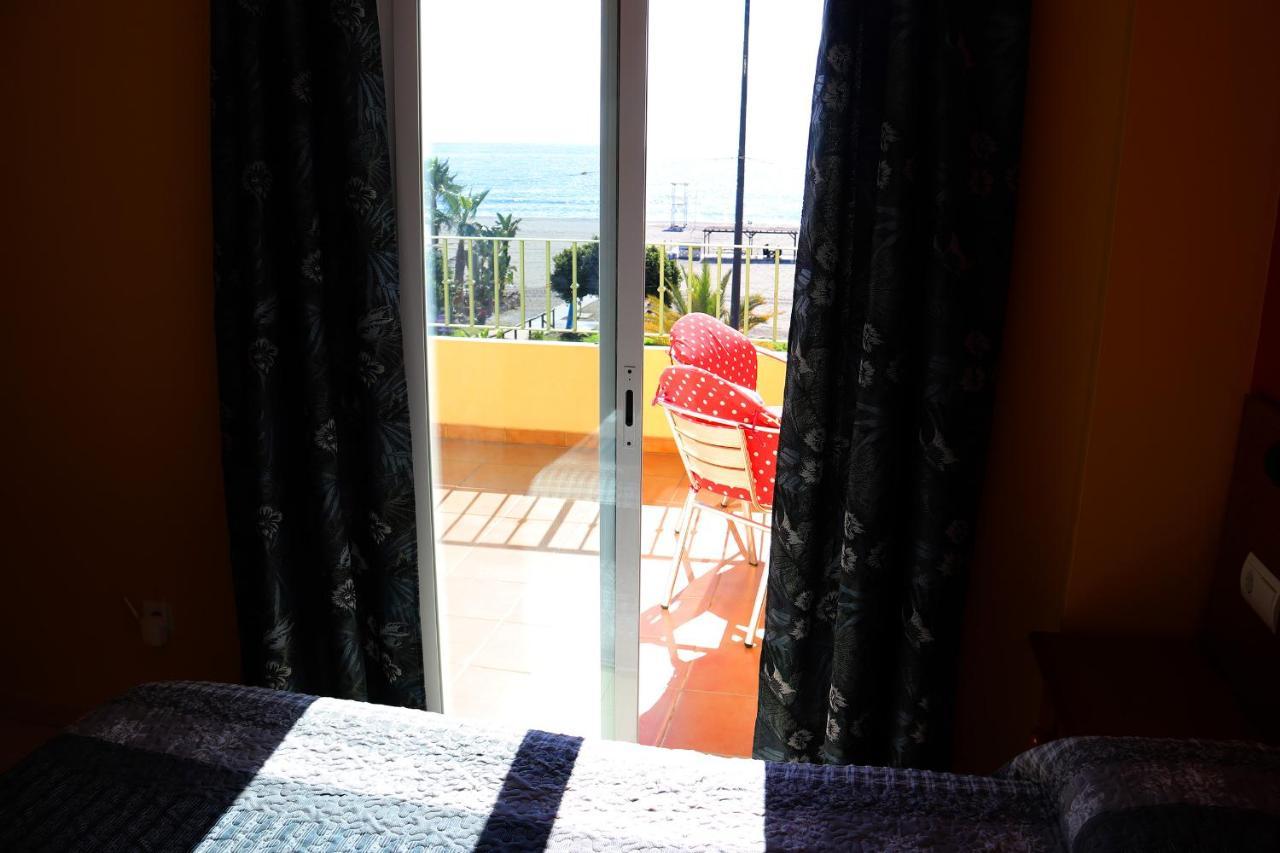 Hostal La Estacion Benajarafe Buitenkant foto