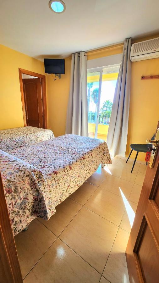 Hostal La Estacion Benajarafe Buitenkant foto