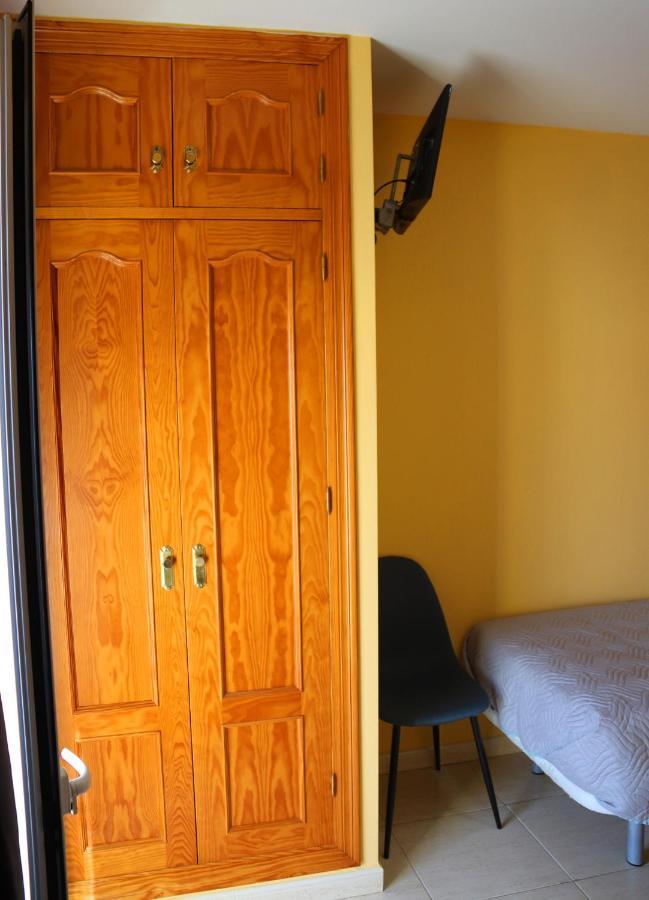 Hostal La Estacion Benajarafe Buitenkant foto